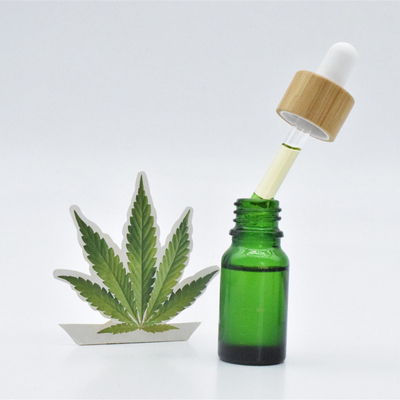 aceite el 30% lleno 30ml  del extracto CBD del cáñamo del espectro del 5%